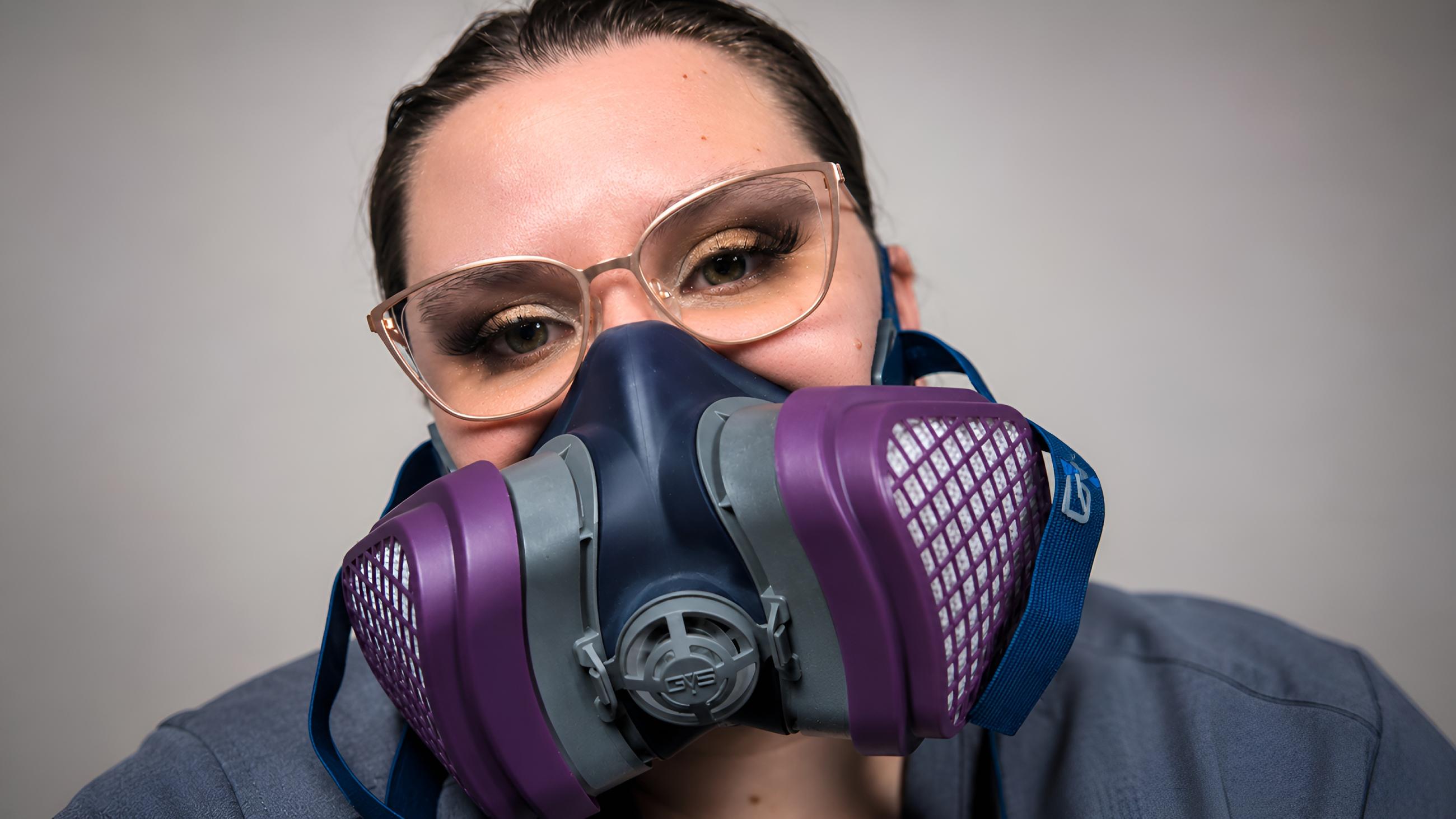Miss Harmony scam involving amateurish medical fetish gas mask setup